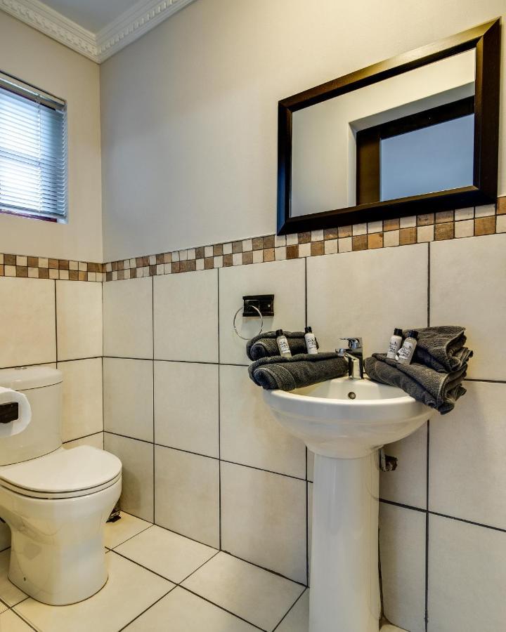 The Nightingale Guesthouse Bloemfontein Extérieur photo