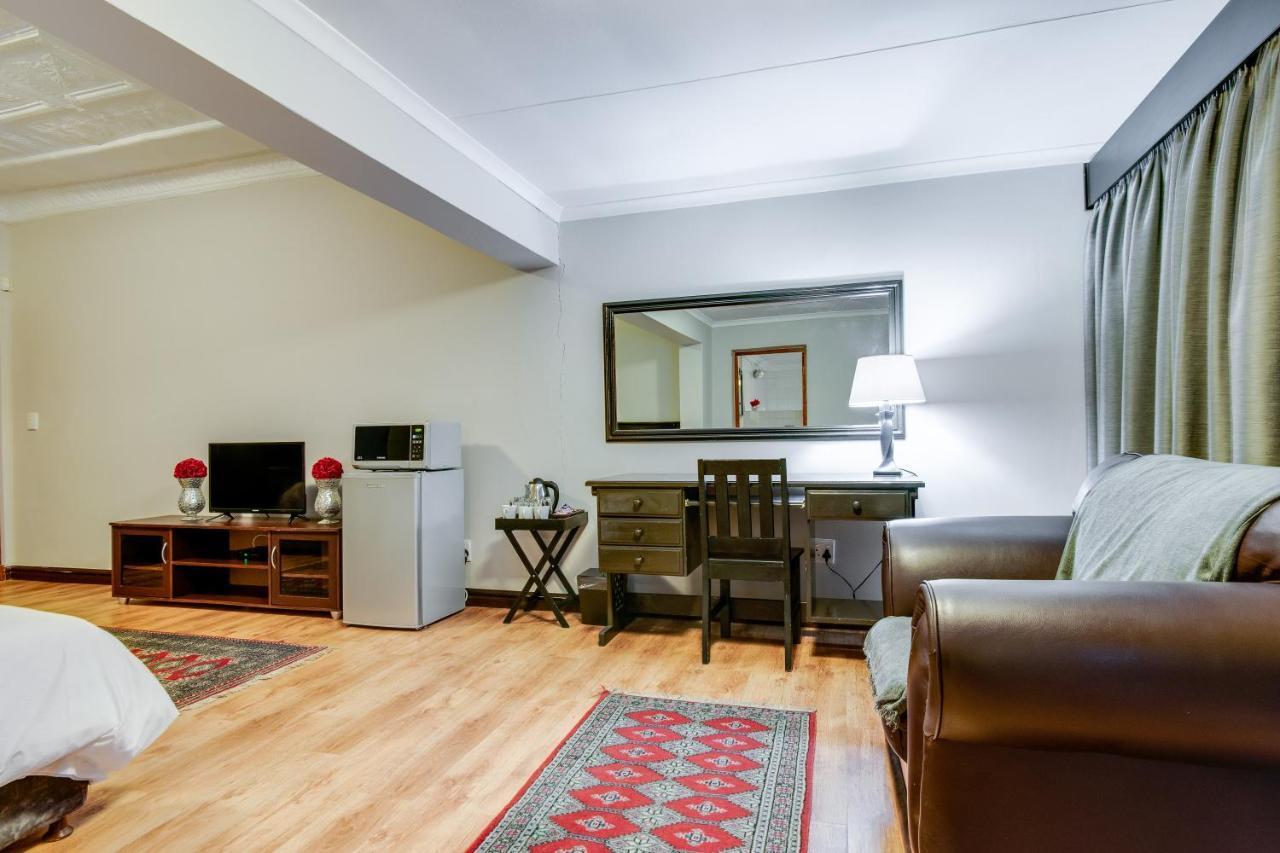 The Nightingale Guesthouse Bloemfontein Extérieur photo