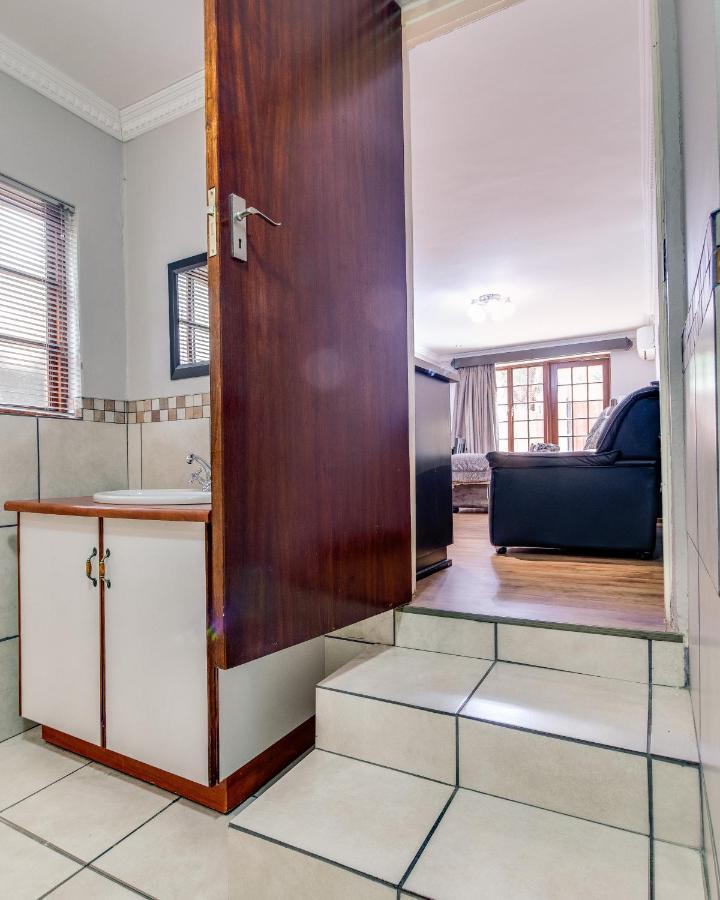 The Nightingale Guesthouse Bloemfontein Extérieur photo