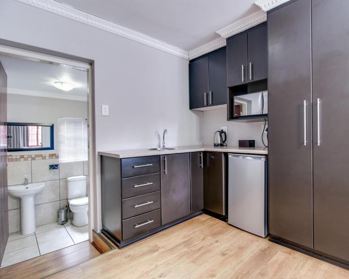 The Nightingale Guesthouse Bloemfontein Extérieur photo